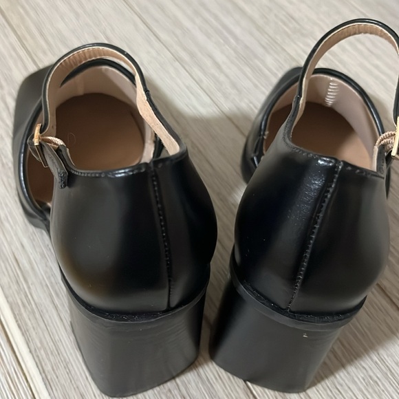 Journee Collection Bobby Pump black heel with strap WD 6 - Picture 3 of 6